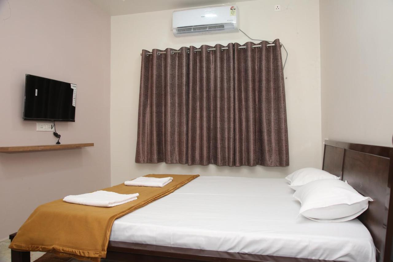 Hotel Madhusudan Executive Kolhapur Zewnętrze zdjęcie