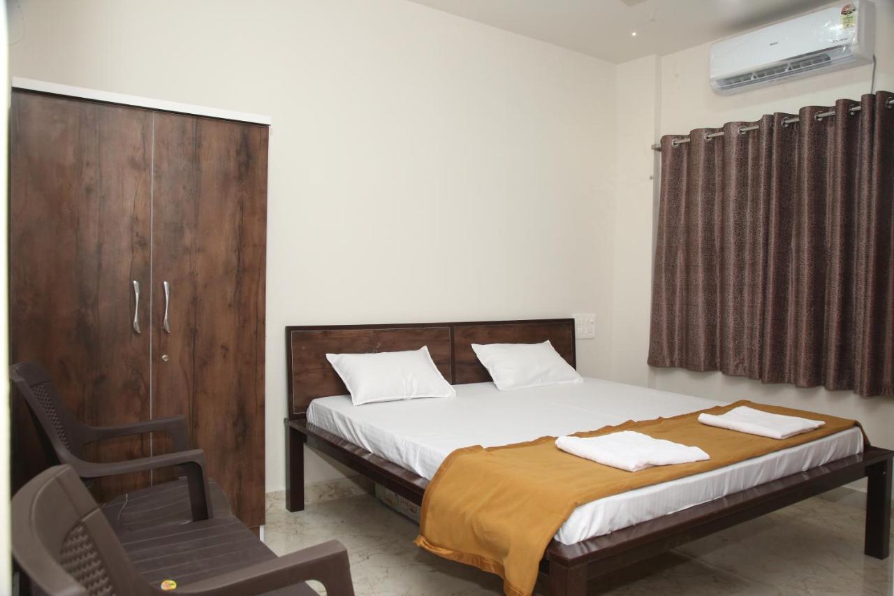 Hotel Madhusudan Executive Kolhapur Zewnętrze zdjęcie