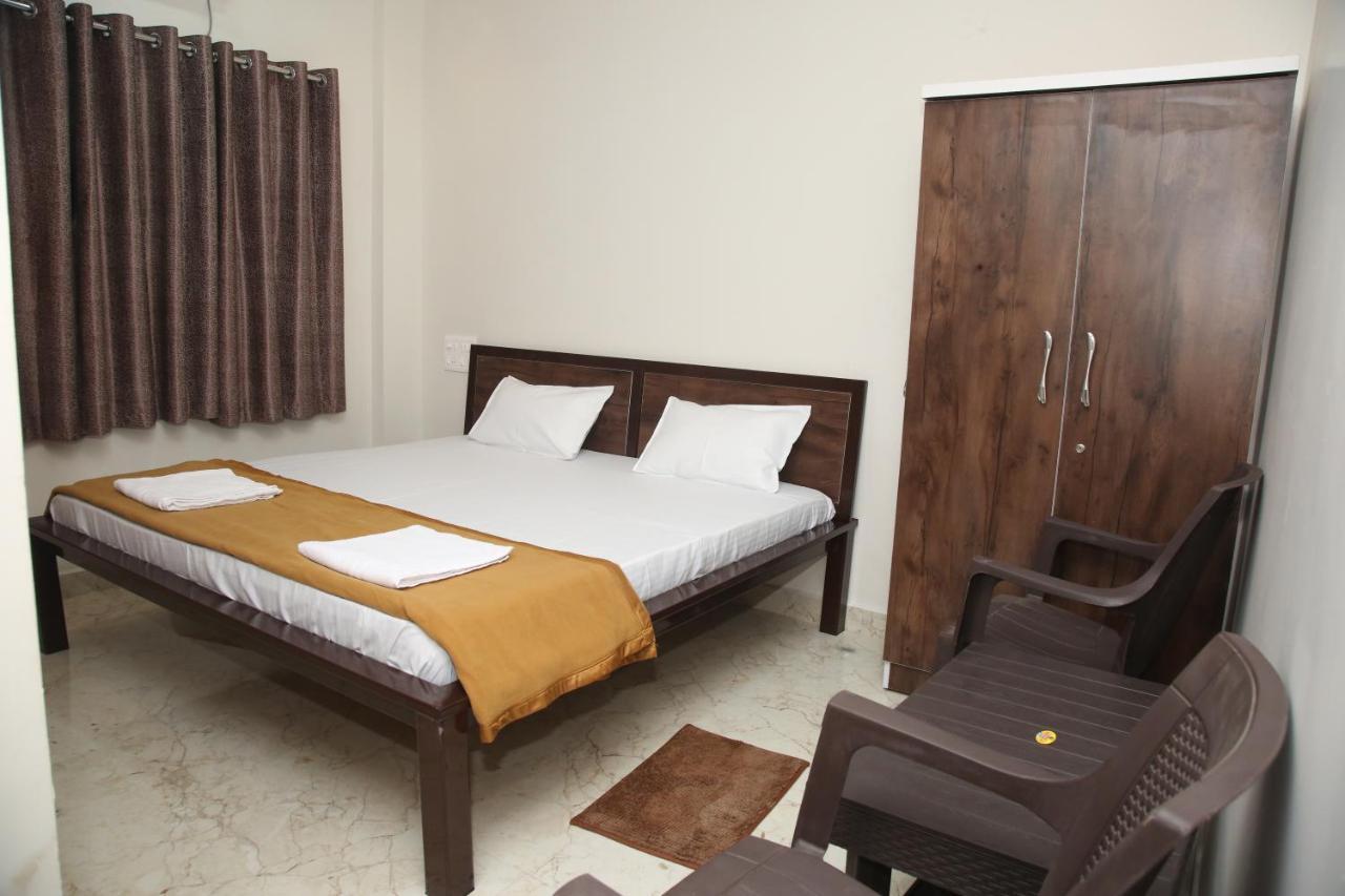 Hotel Madhusudan Executive Kolhapur Zewnętrze zdjęcie