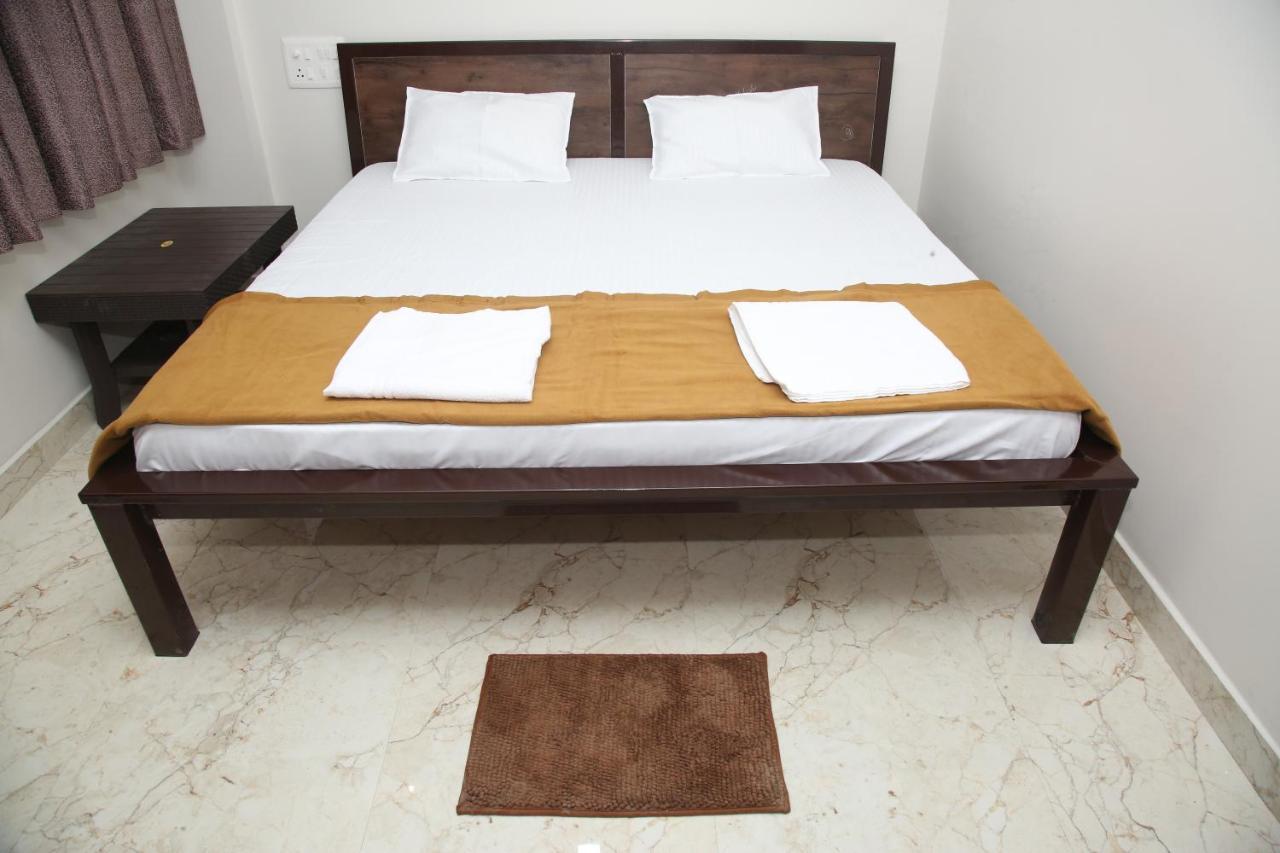 Hotel Madhusudan Executive Kolhapur Zewnętrze zdjęcie