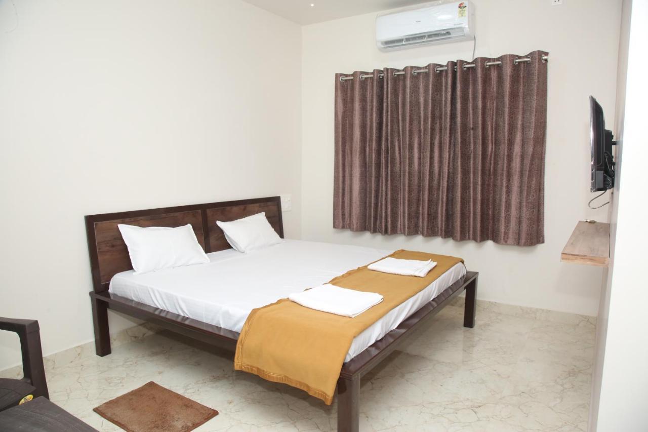 Hotel Madhusudan Executive Kolhapur Zewnętrze zdjęcie