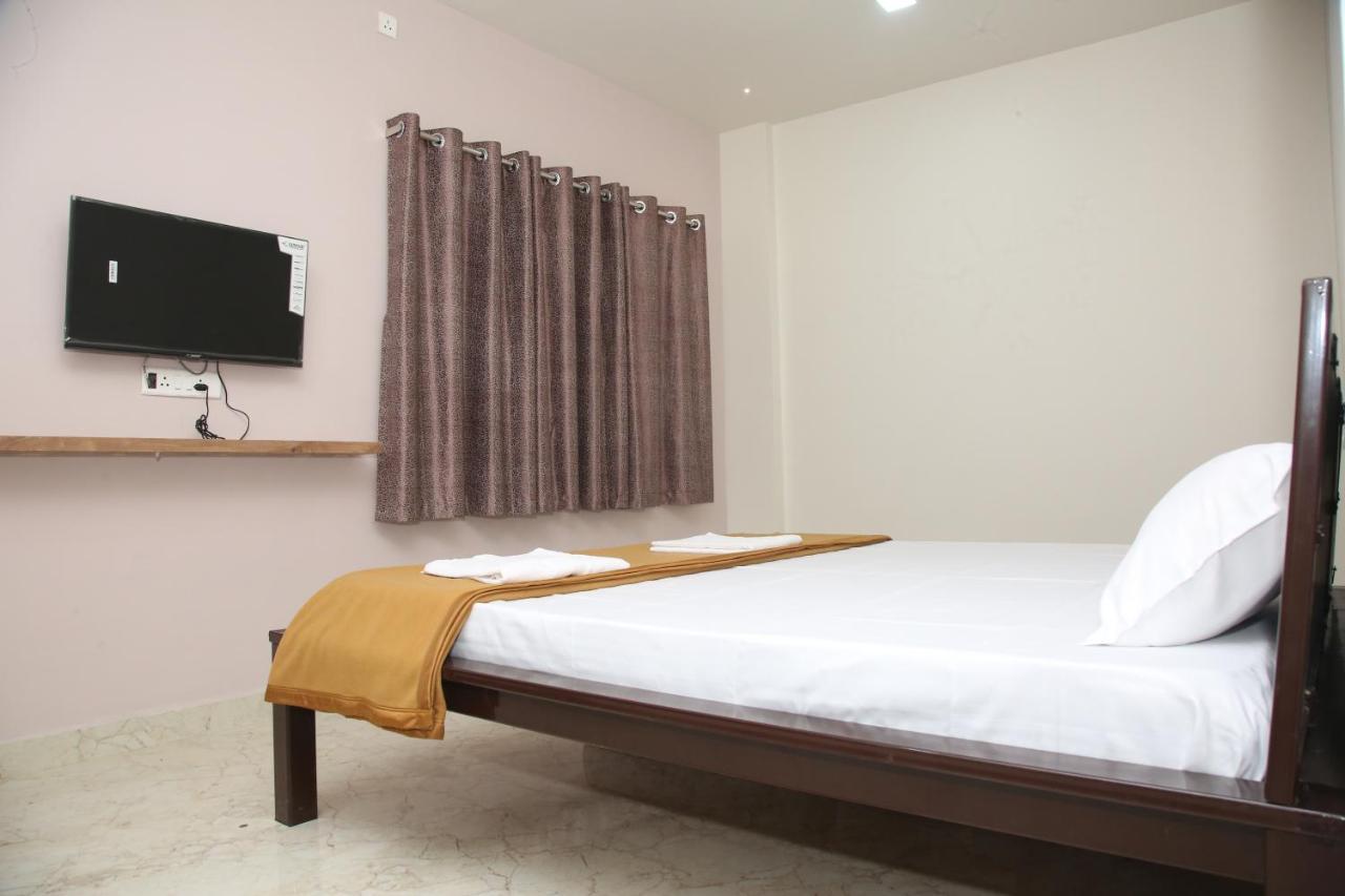 Hotel Madhusudan Executive Kolhapur Zewnętrze zdjęcie