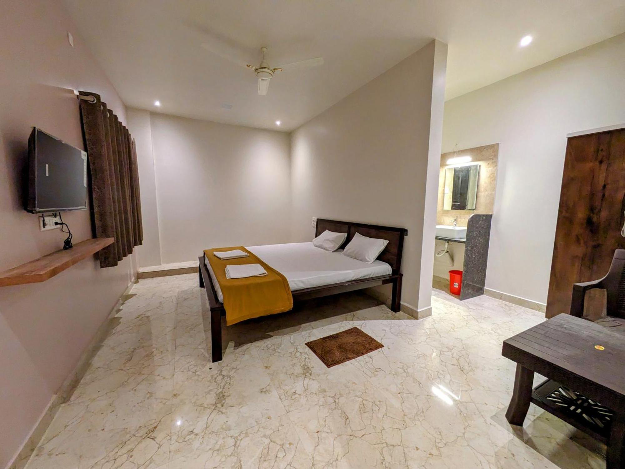 Hotel Madhusudan Executive Kolhapur Zewnętrze zdjęcie